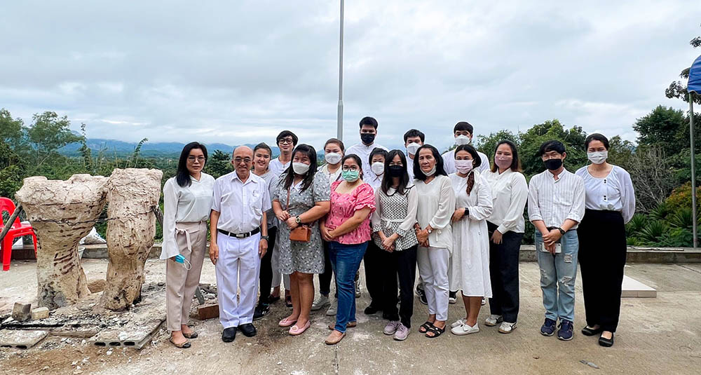 ดร.ณสพน โพธิ์วิจิตร ประธานบริษัท ดีท็อกซ์ (ประเทศไทย) จำกัด ร่วมพิธีหล่อองค์พระสูง ๒ เมตร ปางลีลา